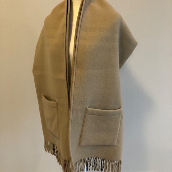 BURBERRY CAPE/ LARGE STOLE - Picture 8 of 16